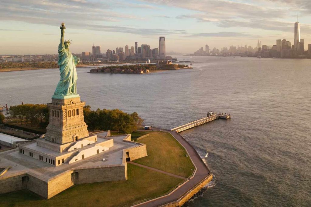 Cruise along the Hudson River to Statue of Liberty